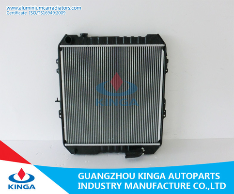 China Het Aluminiumradiators Toyota HILUX 2.4D16400 van de Motoronderdelenauto - MT leverancier