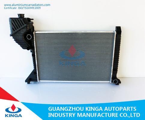 China De Radiators van het Benzaluminium voor OEM 9015003500/3600/3900 van Sprinter '95-03 MT leverancier