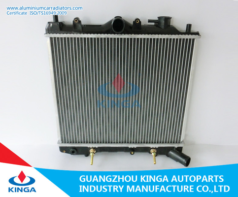 China De Radiators Mazda 323 van het autoaluminium E5 '85-87 met Tank Goedkope Prijs leverancier