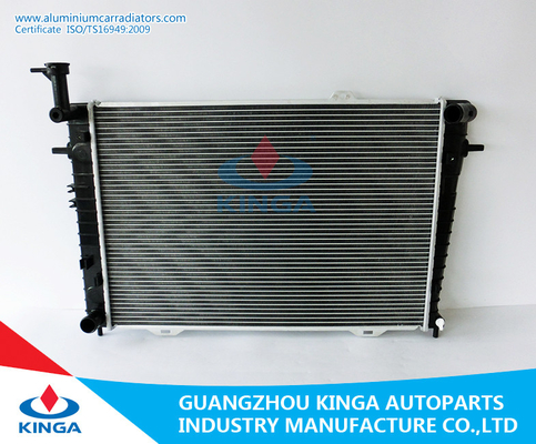 China Plastic van de Autotucson 2004 van Korea van Tank Automobielradiators het Aluminiumkern van MT leverancier