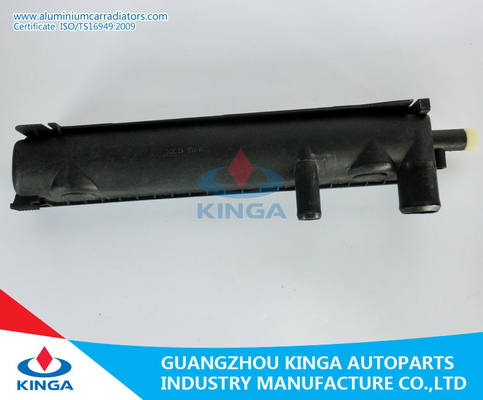 China Van de Radiatortanks van de aluminiumoverstroming Juiste Benzc KLASSE W201/190E 2.3 ' 82 leverancier