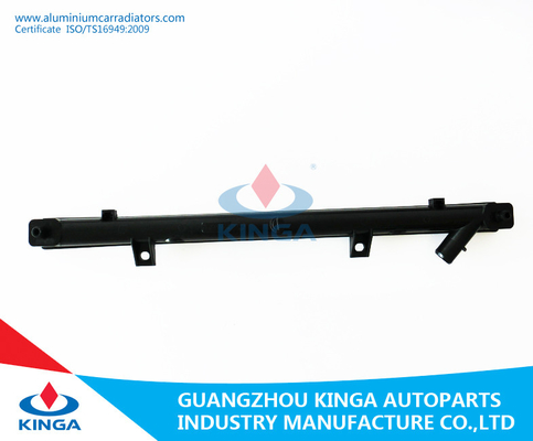 China OEM L327-15-200 de Plastic Tank MAZDA 6 van de Bodemradiator ' Reparatie van de de Radiatortank van MT 02-03 de Plastic leverancier