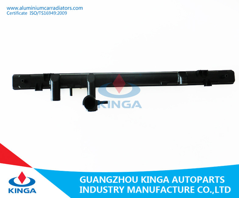 China MAZDA 6 4CYL '03-04 BIJ OEM L332-15-200E van de Radiator Plastic Tank omhoog leverancier