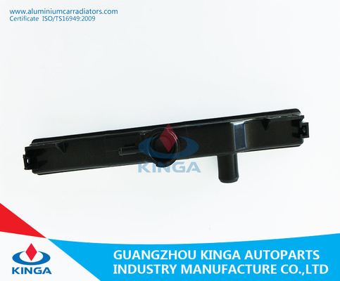 China De auto Plastic Tank van de Delen Plastic Modelradiator voor Suzuki-ESCUDO /GRAND/VITARA 05 MT leverancier