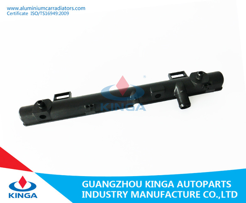 CHINA Tank van de radiator de Plastic Bodem voor Suzuki Tiger 2012 bij in PA66+GF30 leverancier