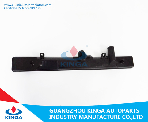China Van de Radiatornissan van de aluminiumoverstroming van het de Bestelwagenl200 2.5D 4D56 Koelmiddel de Delen van de de Radiatortank leverancier