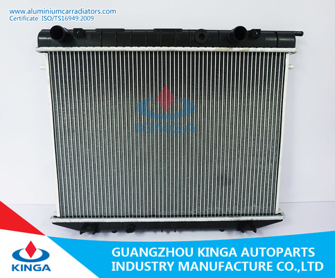 China Aluminium Autoradiators voor Opel FRONTERA Autodelen van een 91-95 Plastic Tankauto leverancier