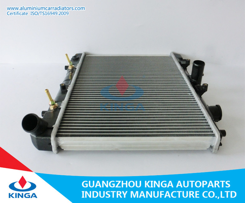 De Radiators Mazda 323 van het autoaluminium E5 '85-87 met Tank Goedkope Prijs leverancier