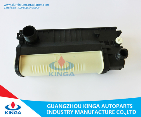 De linker van de de Radiator Plastic Tank van het Inhamwater van de Vervangingsbwm 316/318/520/525i Transmissie van MT leverancier