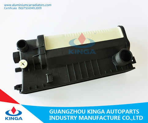 De linker van de de Radiator Plastic Tank van het Inhamwater van de Vervangingsbwm 316/318/520/525i Transmissie van MT leverancier
