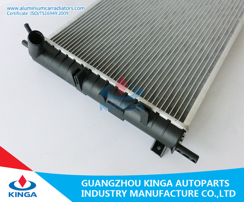 De Radiator van China Ford Mondeo 2.5/3.0/0002 met Watertank leverancier