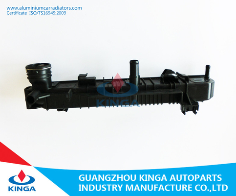 Juiste Plastic Sprinter 06 MT OEM9065000002/0101/0202 van Mercedes van de Tankradiator leverancier