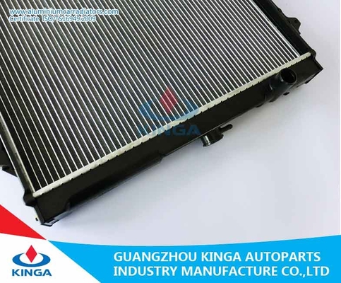 Japanse Mitsubishi-Radiator PAJERO V33 '92-96 BIJ de Radiator van het Prestatiesaluminium leverancier