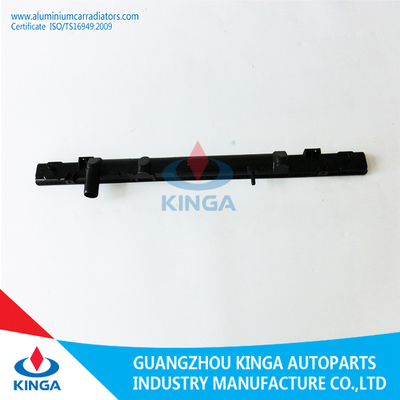 De Radiator Plastic Tank van MT van MAZDA 6/STENZA '05 op de Dekking van de Tankradiator leverancier