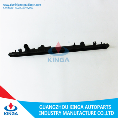 De Radiator Plastic Tank van MT van MAZDA 6/STENZA '05 op de Dekking van de Tankradiator leverancier