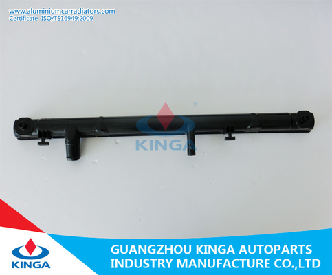 Plastic de Bodemtank van de autoradiator voor MT van Toyota Camry 2003-2006 ACV30 leverancier