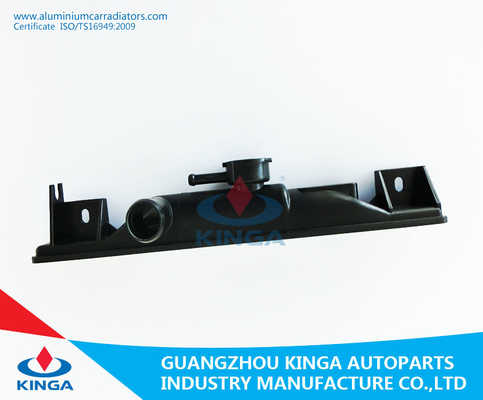 De auto vervangt soldeert Radiator Plastic Tank voor Suzuki Swift 05 MT kJ-18032 leverancier