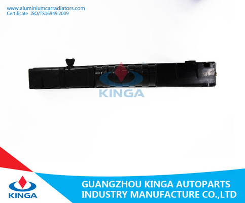 De plastic Tank van de Autoradiator voor de tank van het de Radiatoreind van Toyota Hiace'88-89 2Y/3Y/4Y leverancier