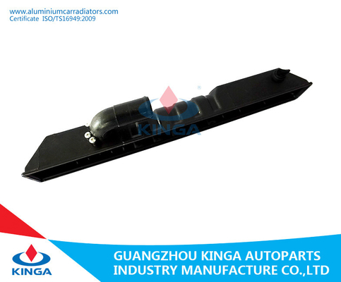 De plastic Tank van de de Tankbodem van het Radiatorbeëindigen voor Toyota Hilux 2,4 (D) MT-Radiator leverancier