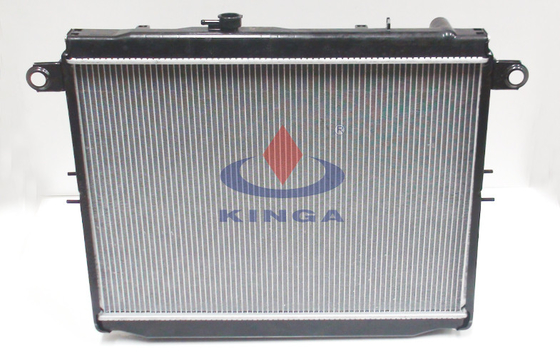 Aluminium het rennen de Radiator van radiatorstoyota voor LANDCRUISER 1998, 2002, UZJ100W leverancier